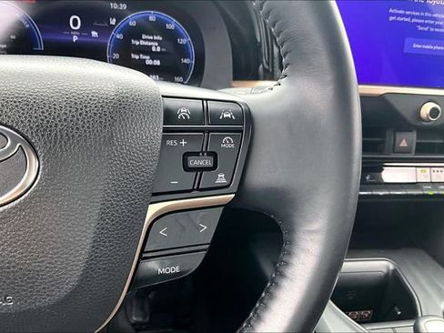 Used 2023 Toyota Crown Limited image 11