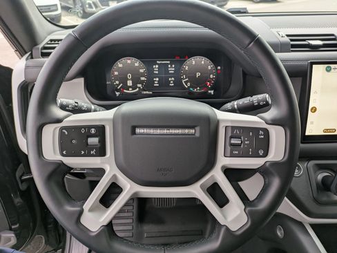 Used 2025 Land Rover Defender 130 X-Dynamic SE image 18