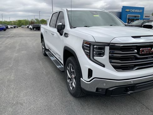Used 2022 GMC Sierra 1500 SLT w/ SLT Premium Plus Package AWD/4WD image 16