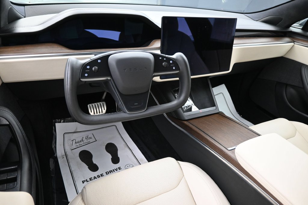 Used 2022 Tesla Model S AWD/4WD image 23