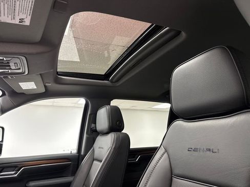 Used 2024 GMC Sierra 2500 Denali w/ Denali Reserve Package image 14