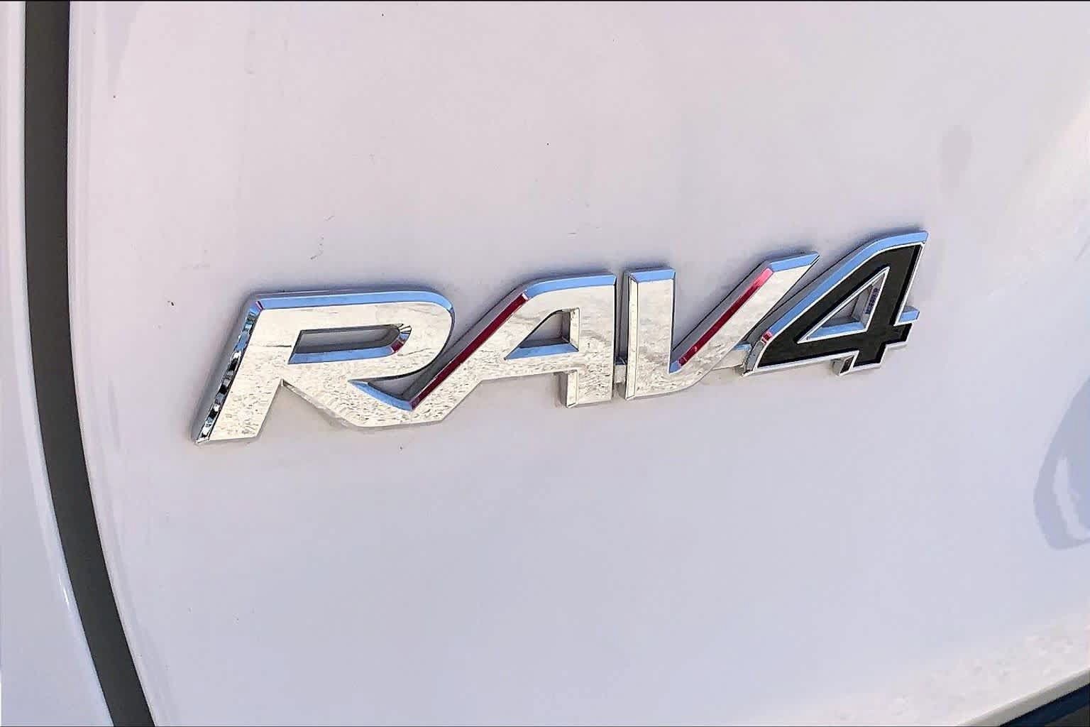 Used 2025 Toyota RAV4 LE AWD/4WD image 30