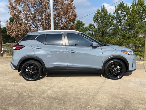 Used 2023 Nissan Kicks SV image 7