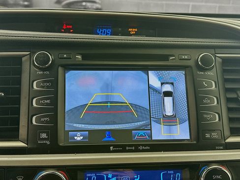 Used 2018 Toyota Highlander Limited Platinum AWD/4WD image 21