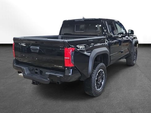 Used 2025 Toyota Tacoma TRD Off-Road w/ TRD Off Road Premium Package image 5