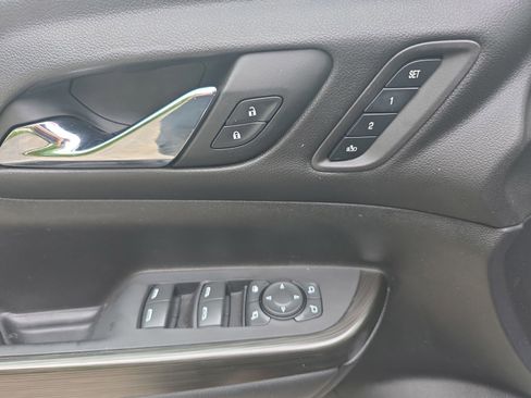 Used 2023 GMC Acadia SLT w/ Preferred Package FWD image 18