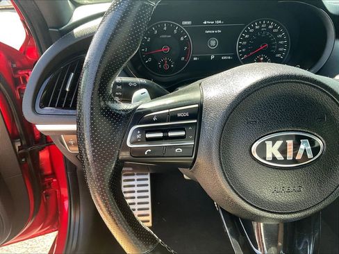 Used 2018 Kia Stinger GT1 AWD/4WD image 11