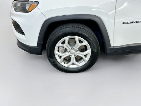 Used 2024 Jeep Compass Latitude AWD/4WD image 11