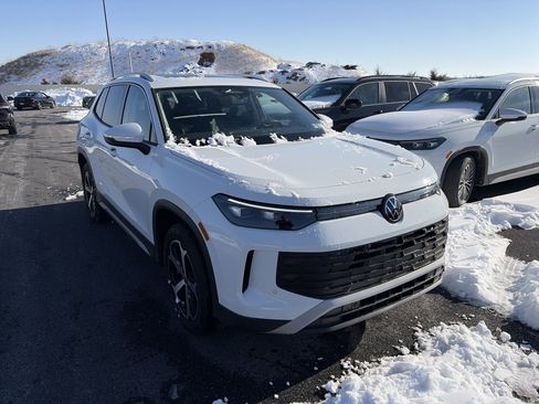 New 2026 Volkswagen Tiguan SE image 3