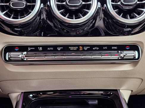 New 2025 Mercedes-Benz GLA 250 4MATIC image 19