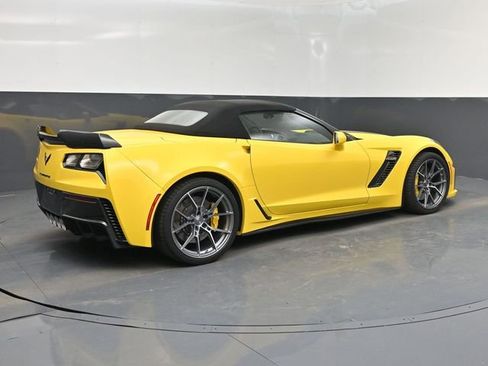 Used 2017 Chevrolet Corvette Z06 RWD image 3