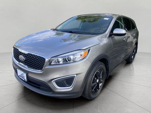 Used 2017 Kia Sorento L FWD image 3