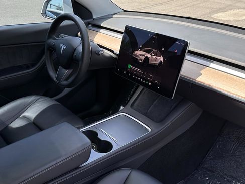Used 2022 Tesla Model Y Performance AWD/4WD image 14
