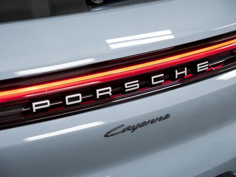 New 2025 Porsche Cayenne image 33