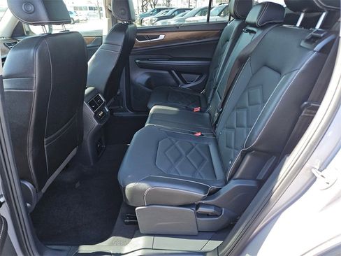 Used 2025 Volkswagen Atlas SE image 26