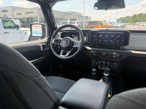Used 2025 Jeep Wrangler Unlimited Sahara AWD/4WD image 56