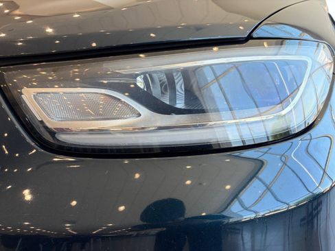 Used 2023 Chrysler Pacifica Touring-L FWD image 9