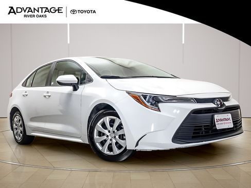 Used 2024 Toyota Corolla LE FWD image 2