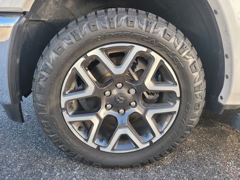 Used 2025 RAM 1500 Laramie AWD/4WD image 8