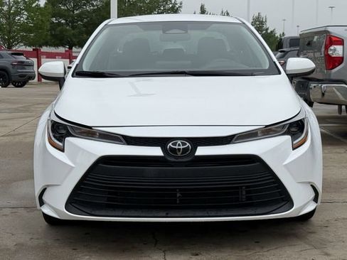 Used 2025 Toyota Corolla LE image 8
