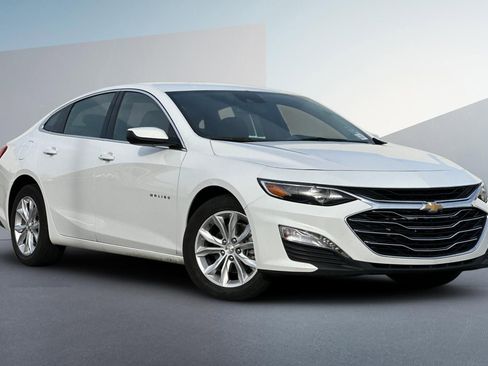 Used 2024 Chevrolet Malibu LT image 2