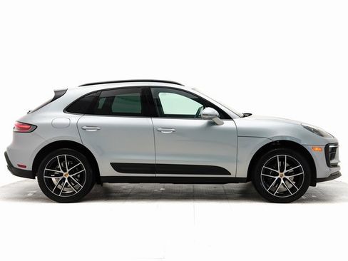 Used 2025 Porsche Macan image 35