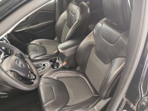 Used 2020 Jeep Cherokee Latitude Plus image 17