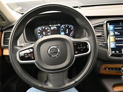 Used 2022 Volvo XC90 T6 Momentum w/ Climate Package image 22