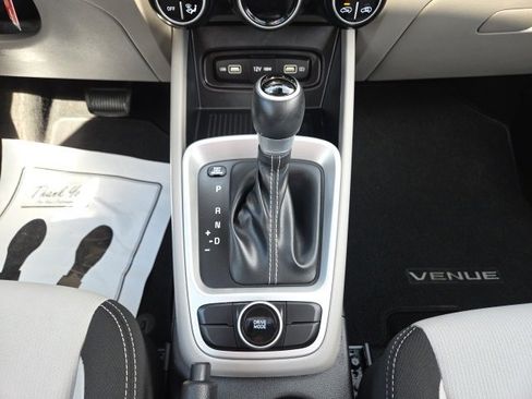 Used 2022 Hyundai Venue SEL w/ Cargo Package image 26