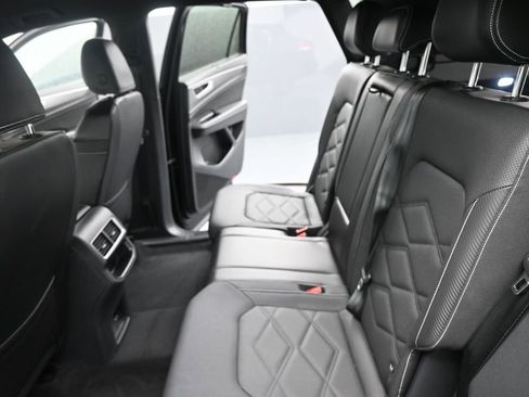 Used 2024 Volkswagen Atlas Cross Sport SE FWD image 15