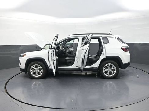 Used 2024 Jeep Compass Latitude AWD/4WD image 41