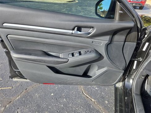 Used 2019 Nissan Altima 2.5 Platinum image 11