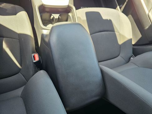 Used 2019 Toyota RAV4 LE AWD/4WD image 27