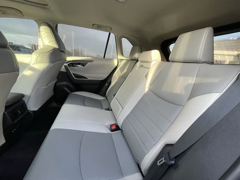Used 2021 Toyota RAV4 XLE Premium image 26