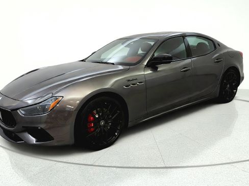 Used 2023 Maserati Ghibli Modena RWD image 3