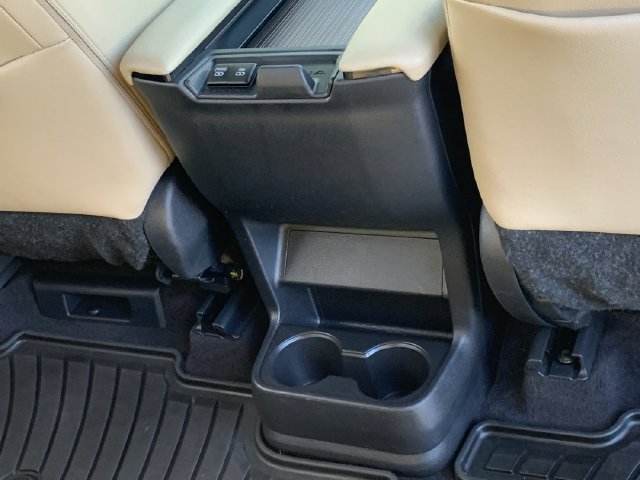 Certified 2024 Toyota Sienna XLE FWD image 35