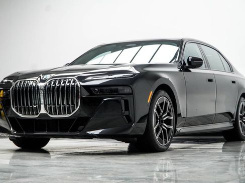 Used 2024 BMW 740i RWD image 9