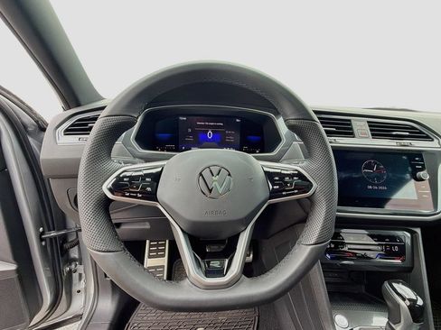 Used 2022 Volkswagen Tiguan SE R-Line FWD image 11