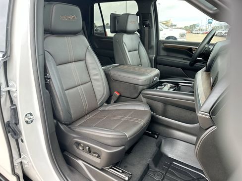 Used 2025 Chevrolet Tahoe High Country image 25