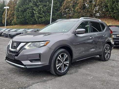 Certified 2020 Nissan Rogue SV w/ Premium Package image 3