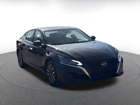 Used 2025 Nissan Altima 2.5 SV image 3