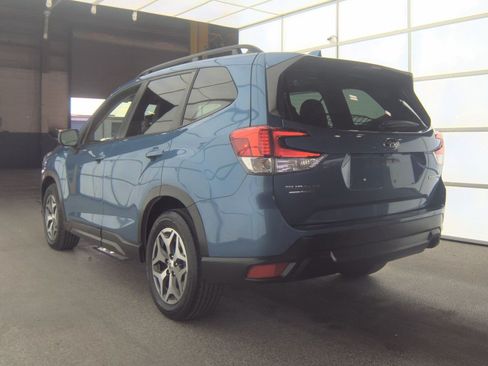 Used 2023 Subaru Forester Premium AWD/4WD image 10