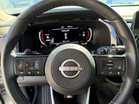 Used 2023 Nissan Pathfinder Platinum image 16