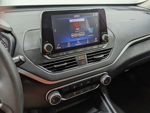 Used 2022 Nissan Altima 2.5 SV FWD image 5