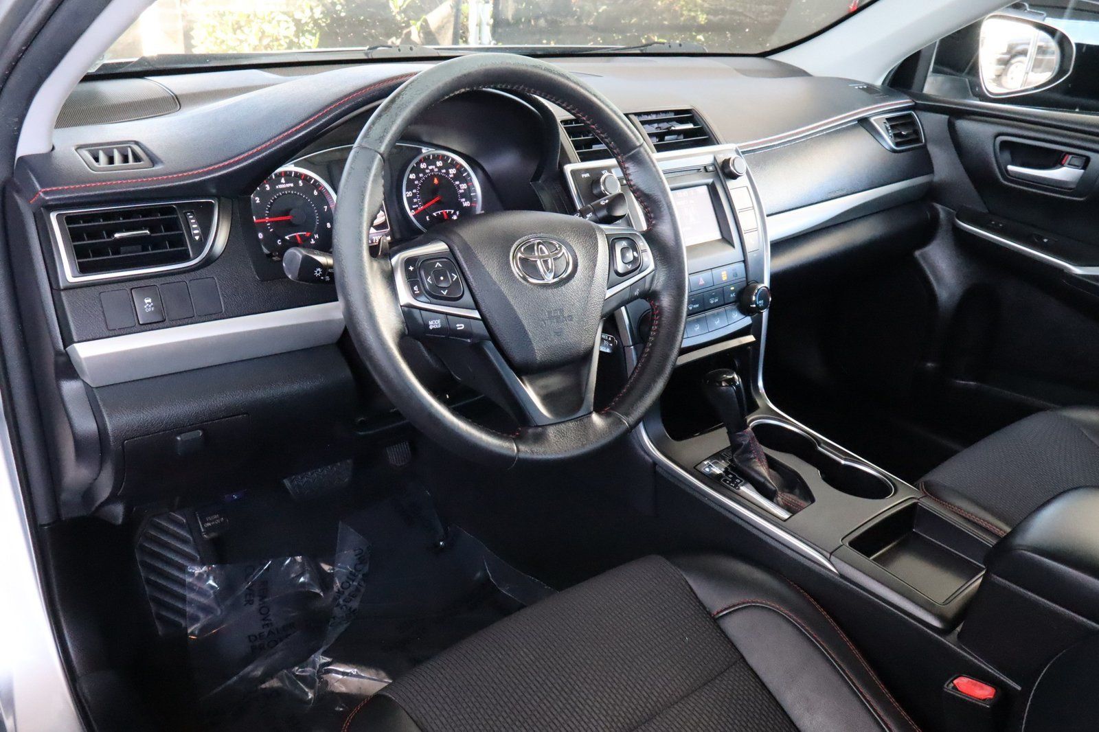 Used 2017 Toyota Camry SE FWD image 17