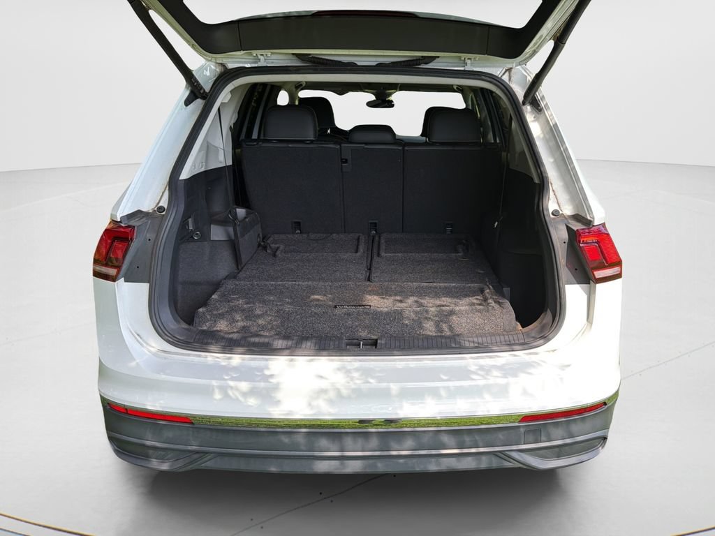 Certified 2022 Volkswagen Tiguan SE FWD image 11