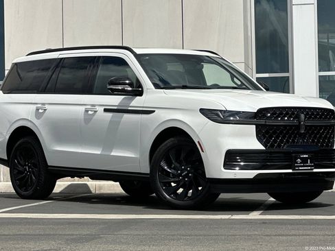 New 2026 Lincoln Navigator Reserve AWD/4WD image 1