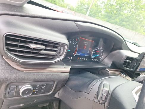 Used 2022 Ford Explorer Limited w/ Equipment Group 301A RWD image 17