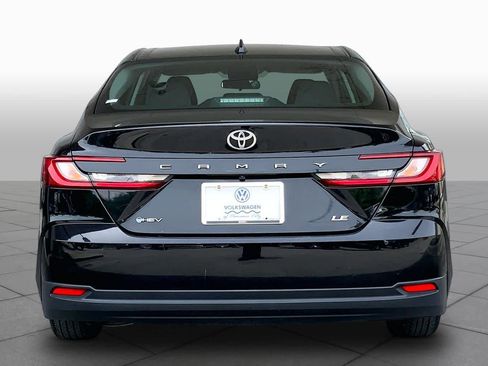 Used 2025 Toyota Camry LE FWD image 5