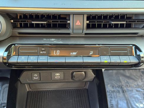 Used 2024 Toyota Prius LE FWD image 26
